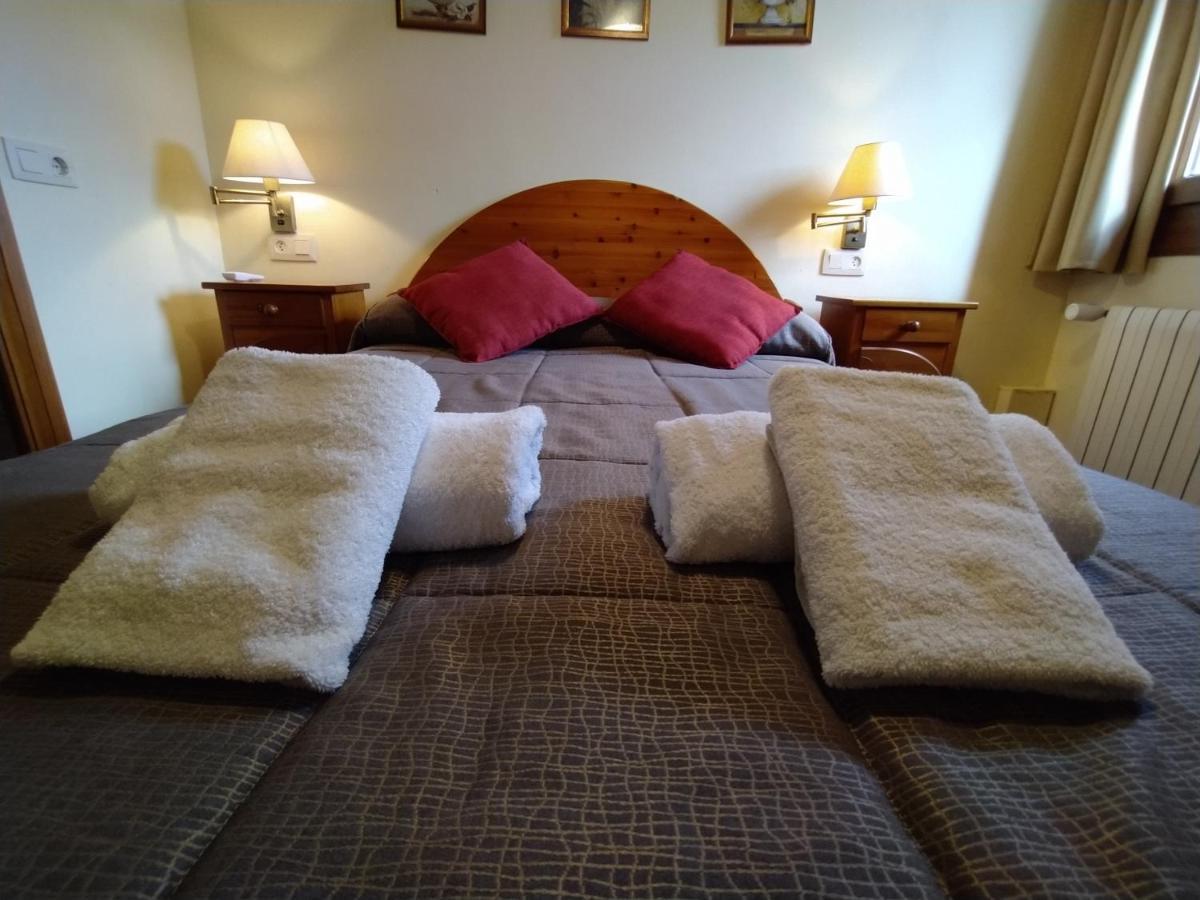 Hostal Centre Del Montsec Llimiana Екстериор снимка