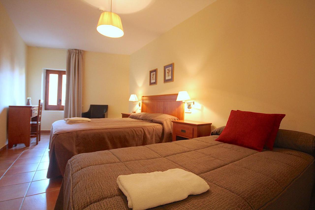 Hostal Centre Del Montsec Llimiana Екстериор снимка