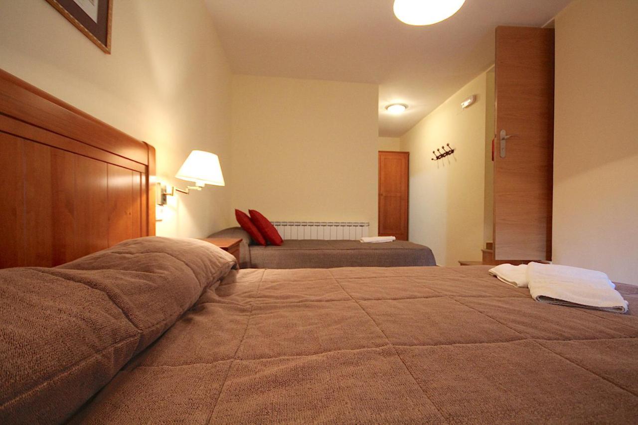 Hostal Centre Del Montsec Llimiana Екстериор снимка