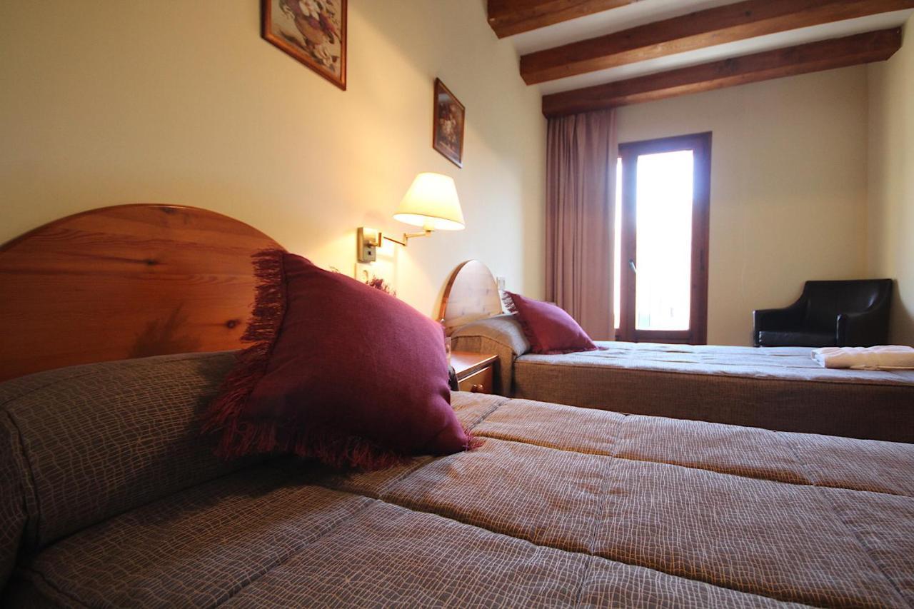 Hostal Centre Del Montsec Llimiana Екстериор снимка