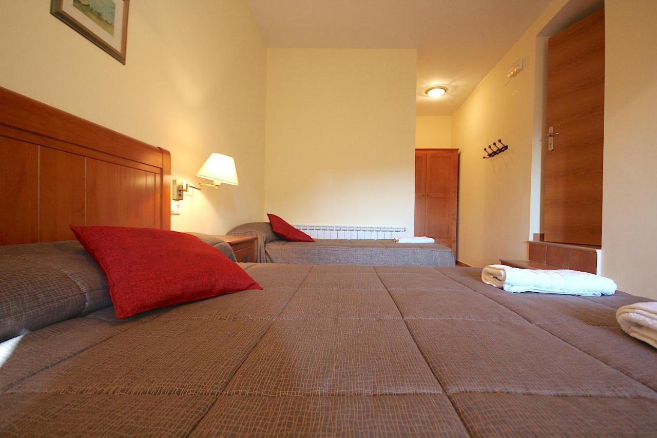 Hostal Centre Del Montsec Llimiana Екстериор снимка